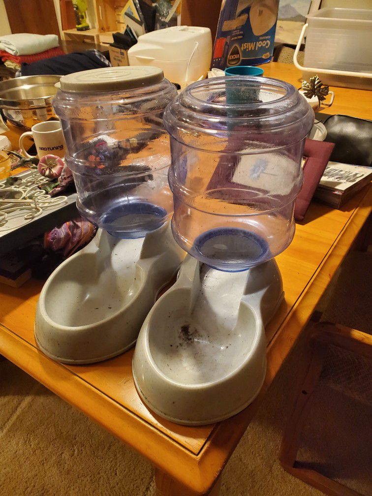 Dry Food And Water Gravity Feeders