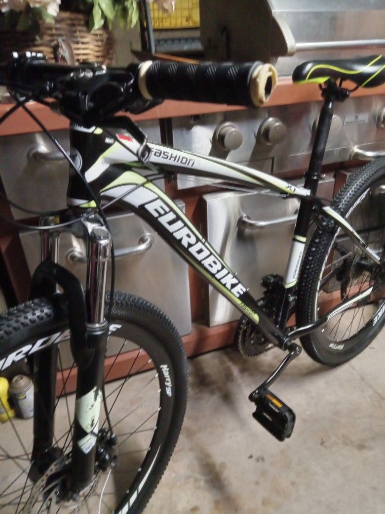 Nice Bike EUROBIKE TIRES SIZE 27.5 FRAME SIZE LARGER DISC BRAKES READY FOR RIDE 