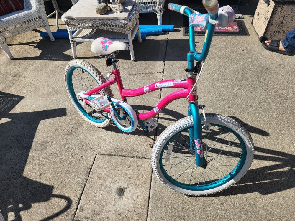 Dynacraft Charmer Girls Bike for Sale in Montclair CA OfferUp