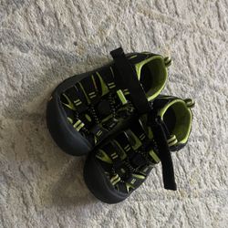 Keen  Toddlers Shoes 9US. 16cm