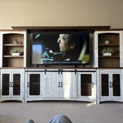 Entertainment center