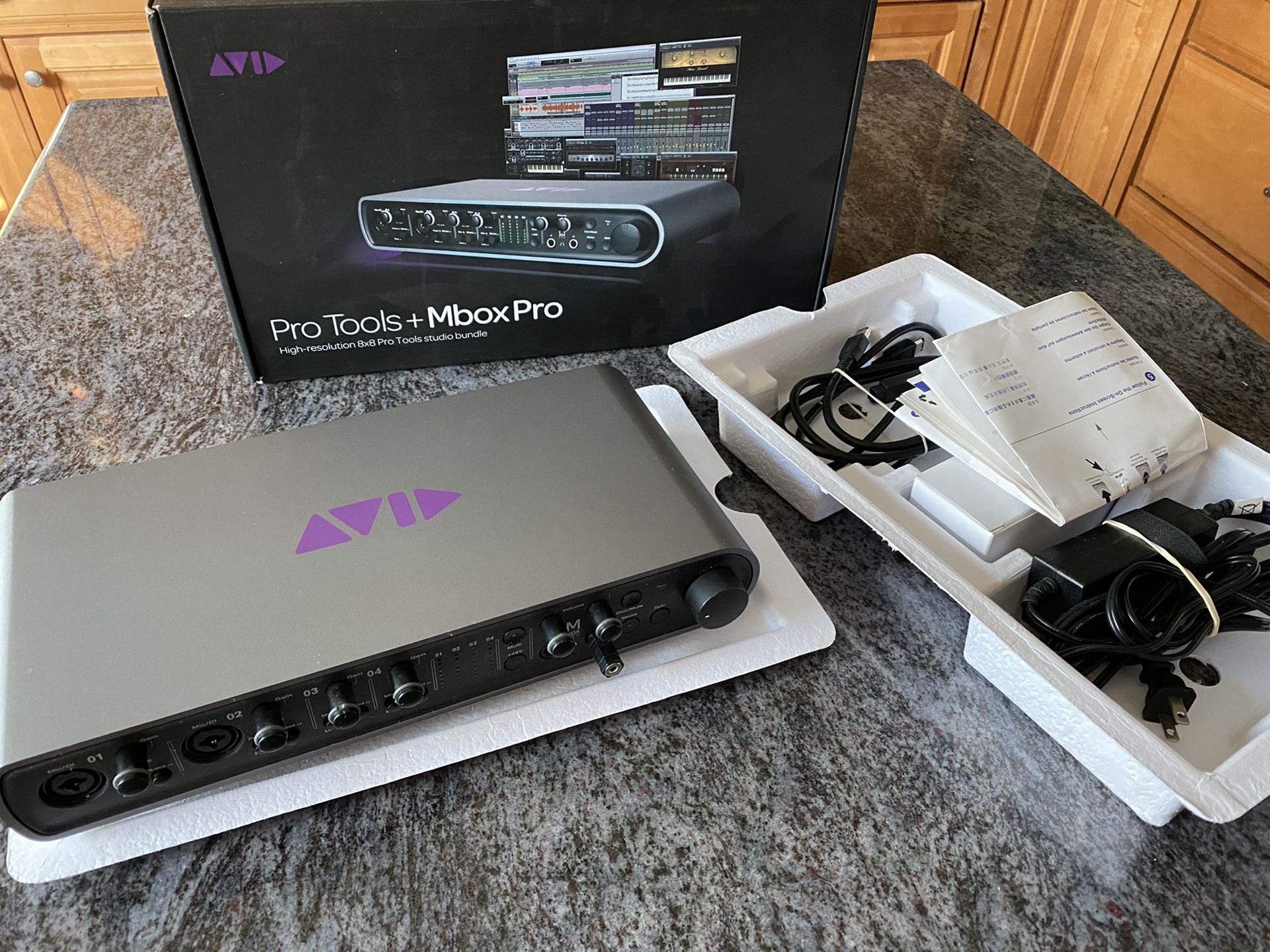 Mbox Pro 3 (3rd Gen) DAW Digital Audio Workstation