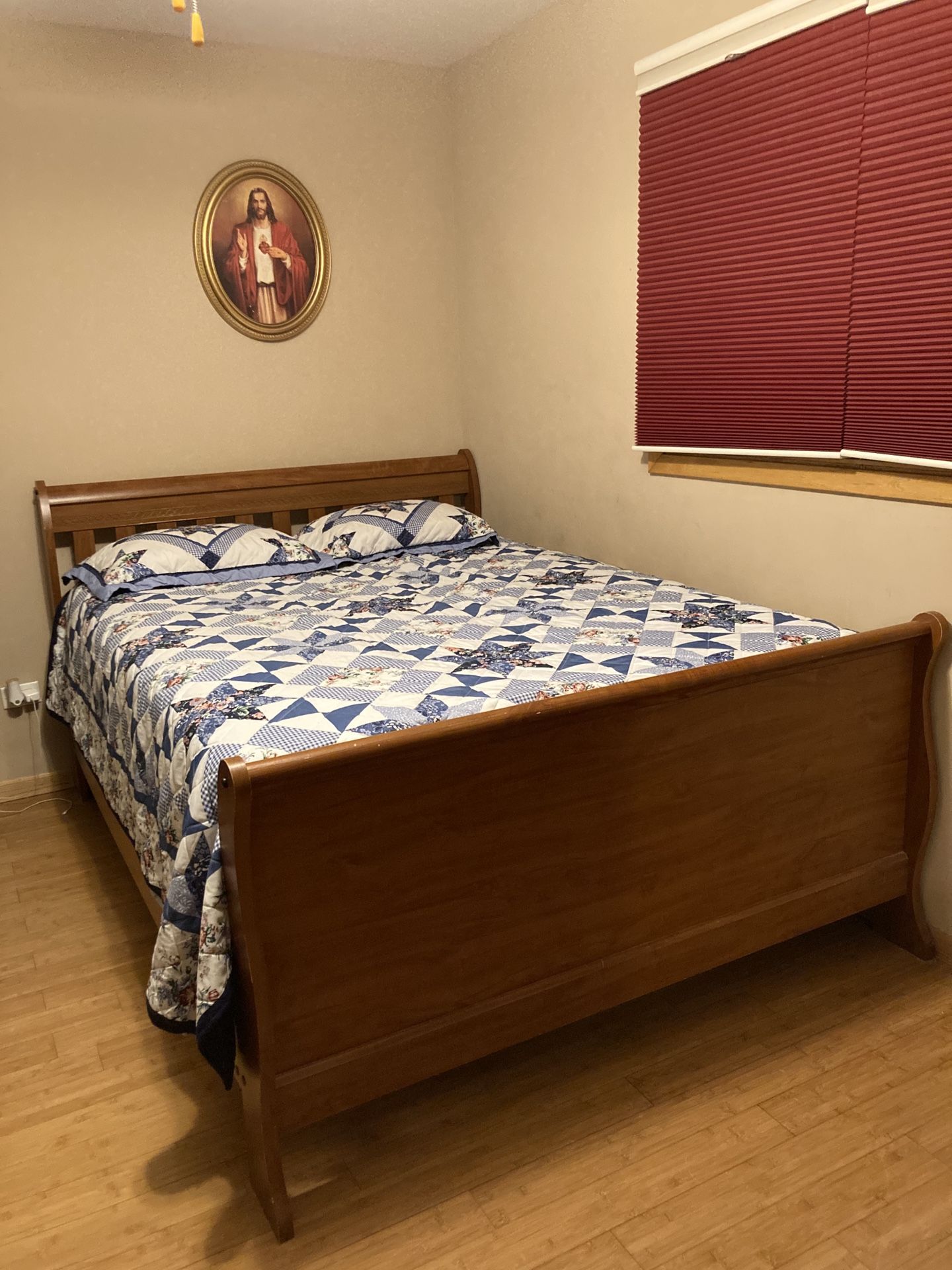 Queen size bed oak wood w dresser & mirror