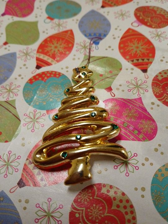 Christmas brooch 