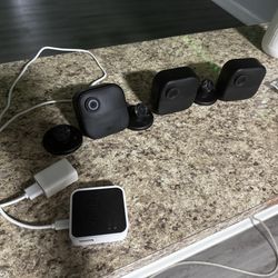 Blink Cameras 3pc W/ Cell Tower & Mounts