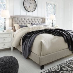 Jerary - Arched Tufted - Upholstered Bed