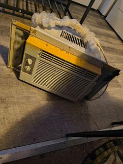 GE Window Air Conditioner Unit