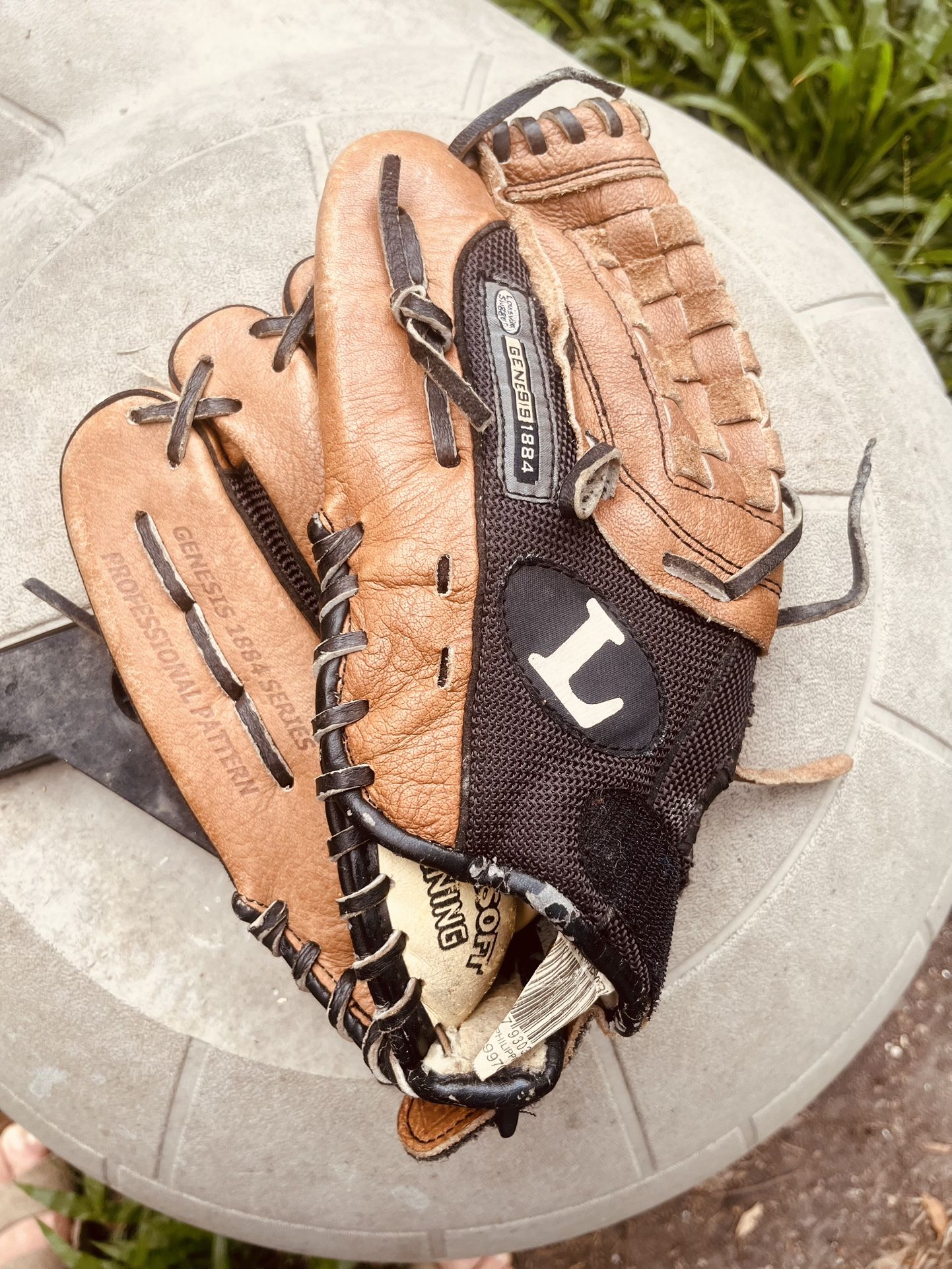 Baseball Glove: Louisville slugger