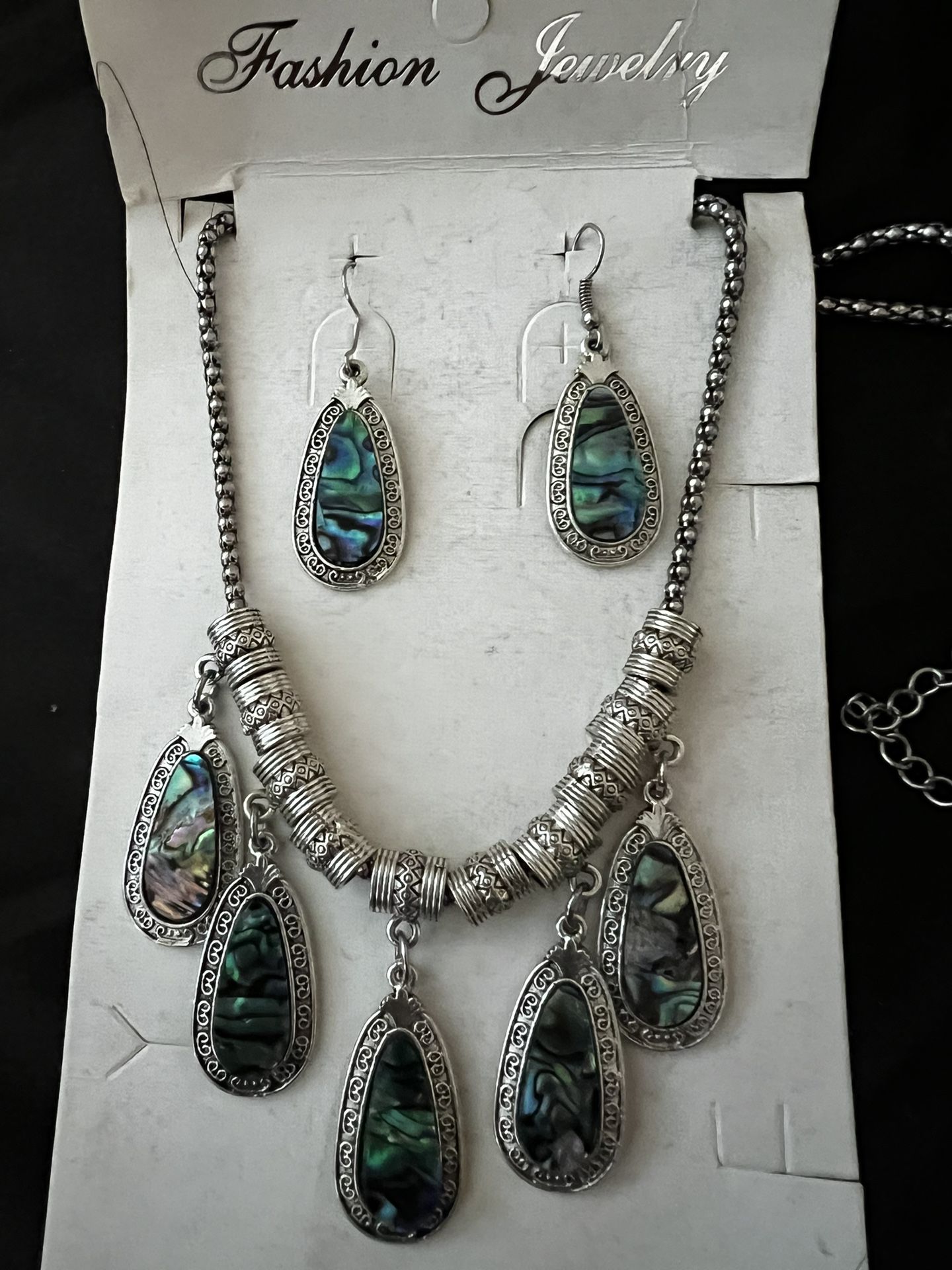 Silver Shell Necklace And Earrings 