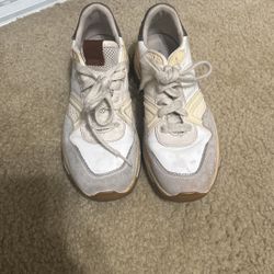 Tennis Shoes