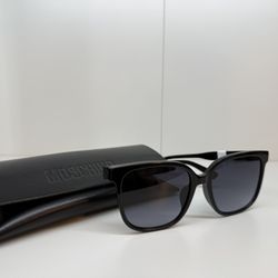 🖤 Moschino Black Sunglasses – Classic Design with Side Logo 🖤