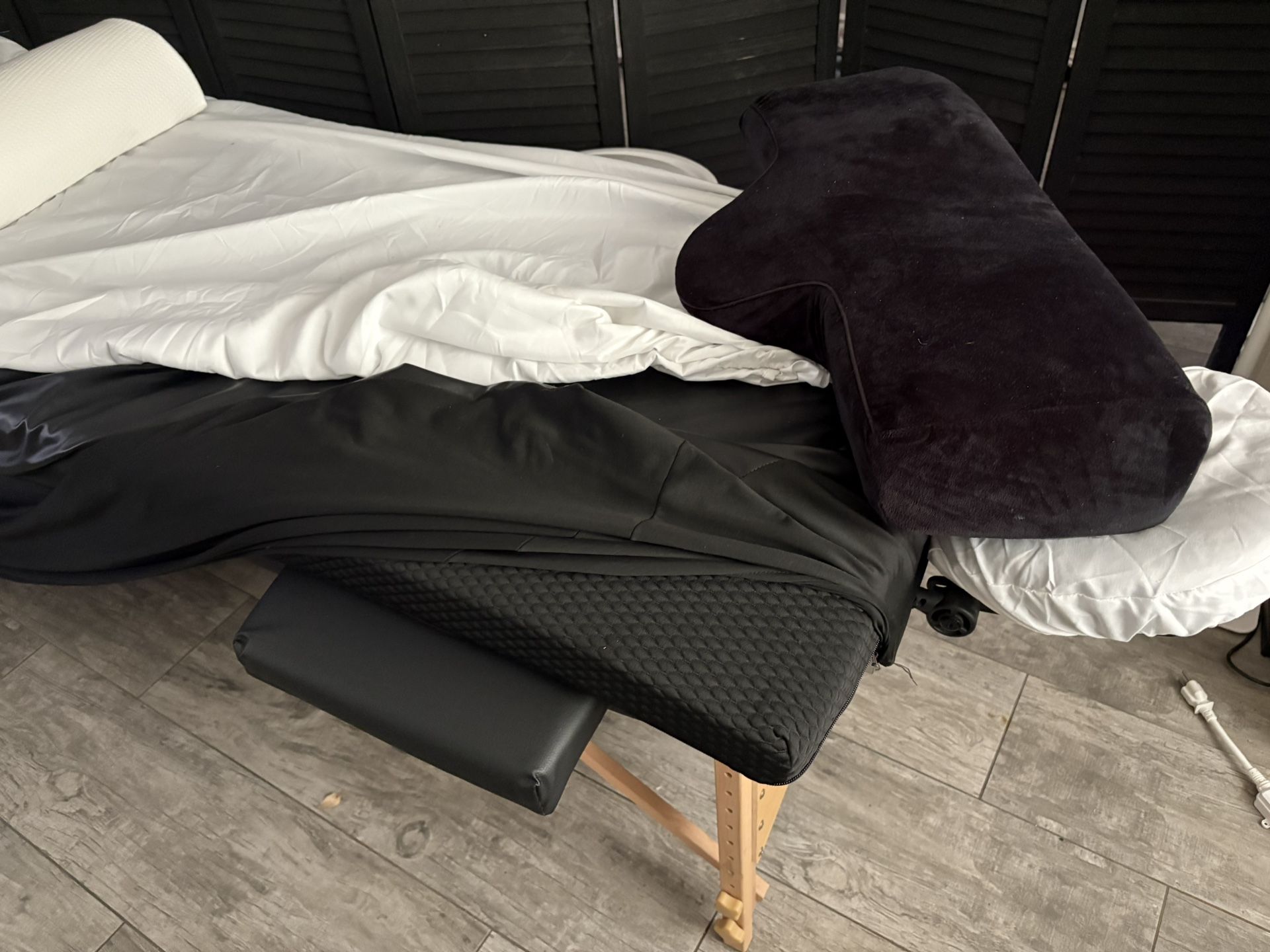 Massage Bed With Everything!