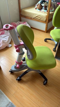 Adjustable height kids chair