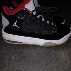 Kids Jordan  Size 3.5