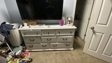 White dresser set