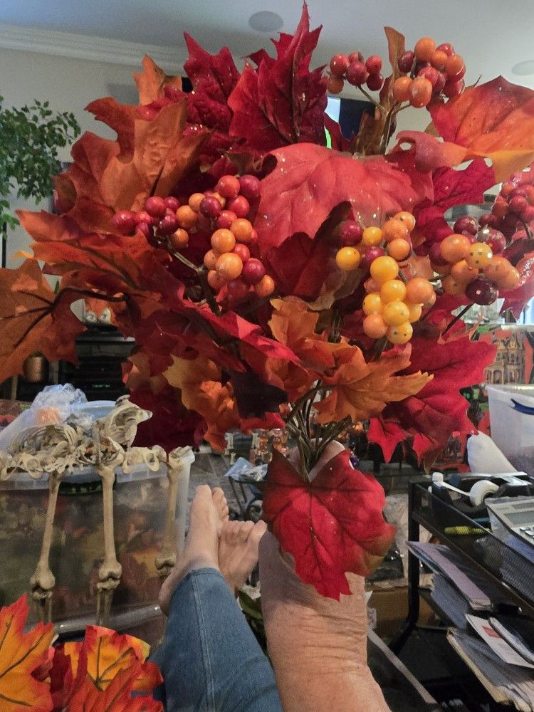 $2 !! 12" Bouquet Of Fall Colors And Berries!!