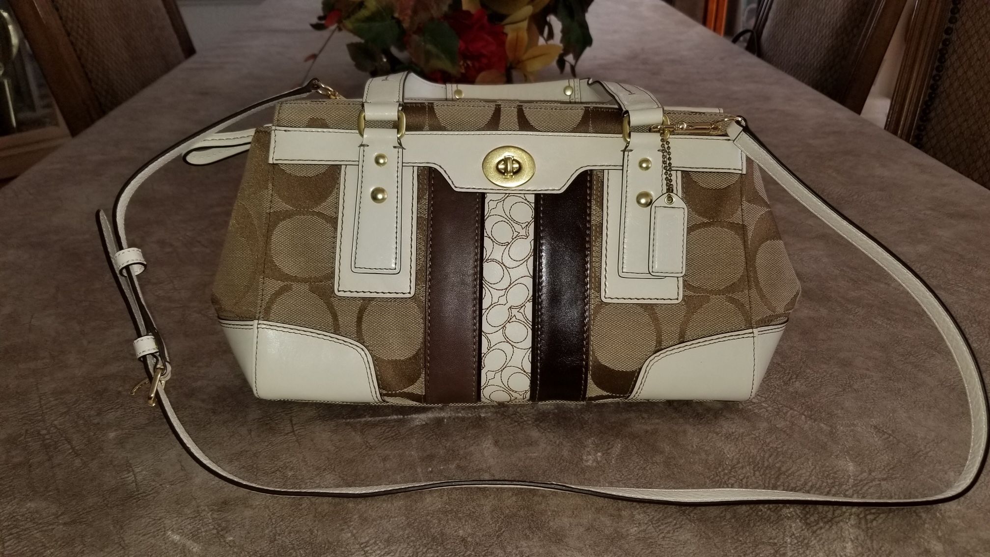 Genuine Coach Handbag - Signature C Hampton Canvas And Leather Bag