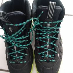 Nike Fairly New Size 5.5 Boys