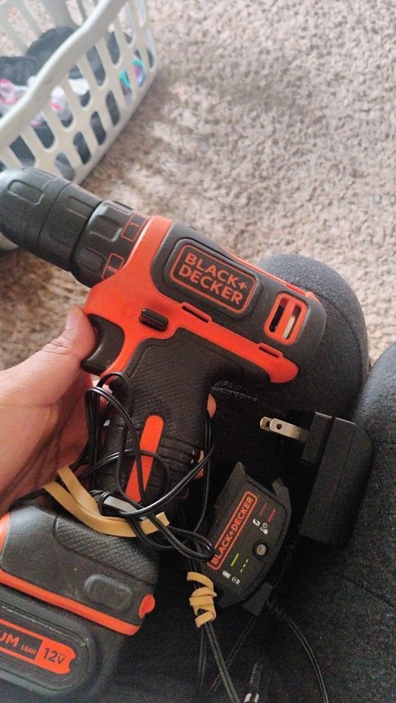 Black & Decker Lithium 12 Volt Cordless Drill With Charger