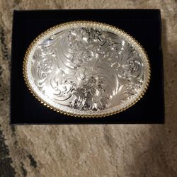 Belt Buckle.  Montana Silversmiths. 