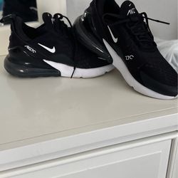 Basically new Nike women’s sneakers, size 8, worn twice