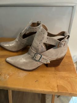 A Rider Girl Emme Studded Ankle Boot Size 9
