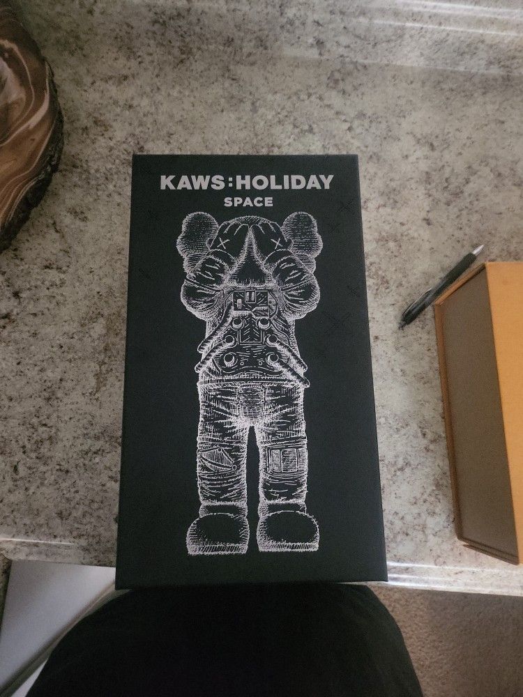 KAWS HOLIDAY SPACE