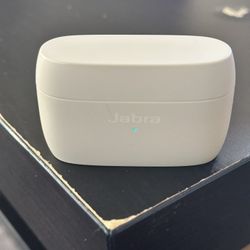 Jabra Elite 5 Earbuds And Charging Case 