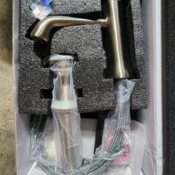 Bathroom Sink Faucet with Pop Up Drain