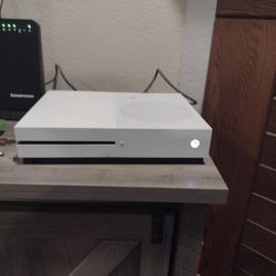 Xbox One With Controller (Used)