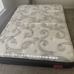 Queen Pillow Top Mattress 