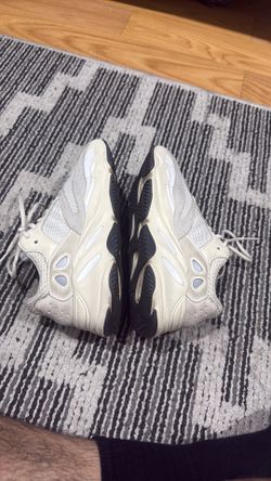 Yeezy 700 Analog