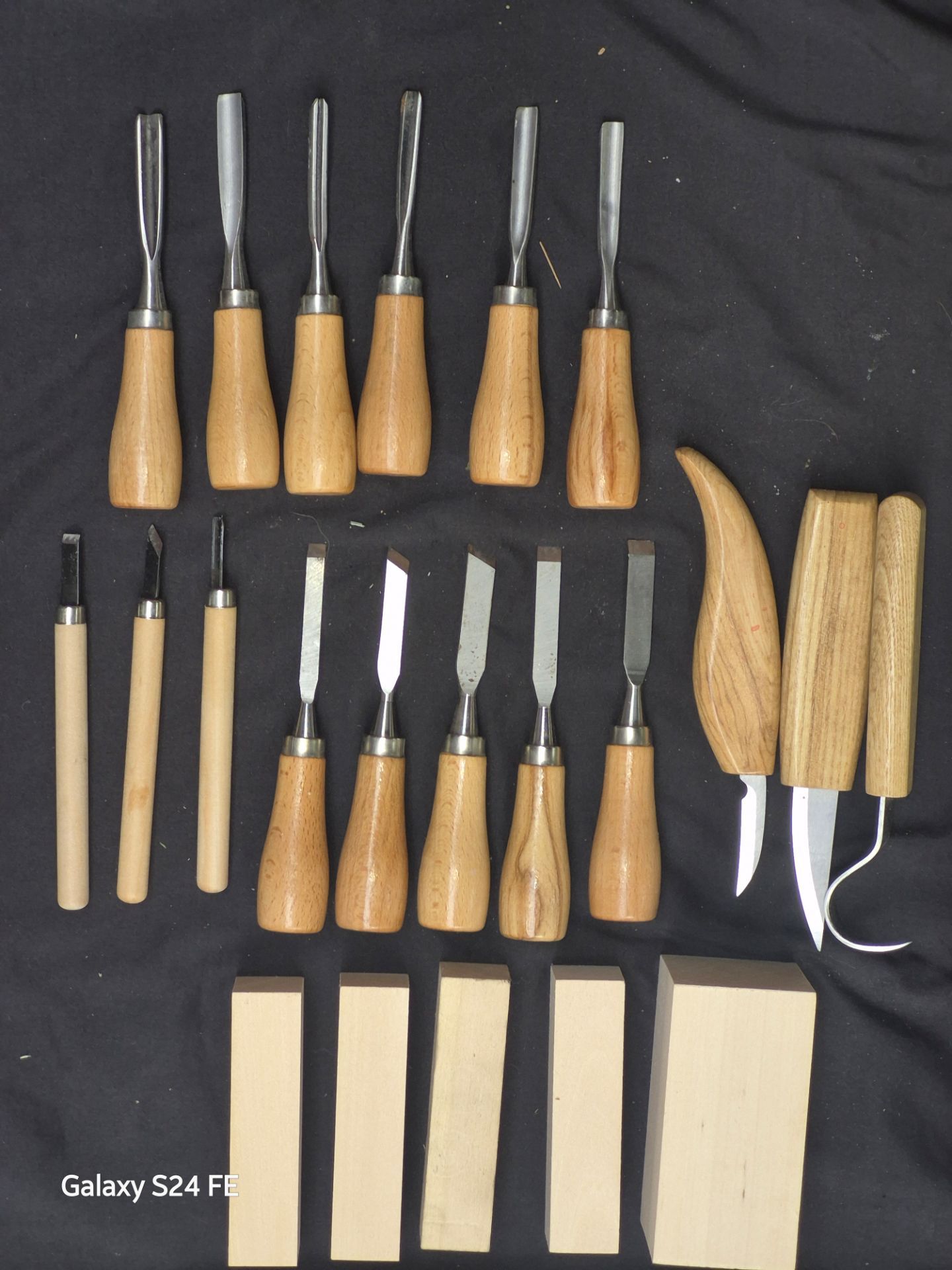 Complete 17-Pc Beginner Wood Carving & Whittling Kit (With Wood Blocks!)
