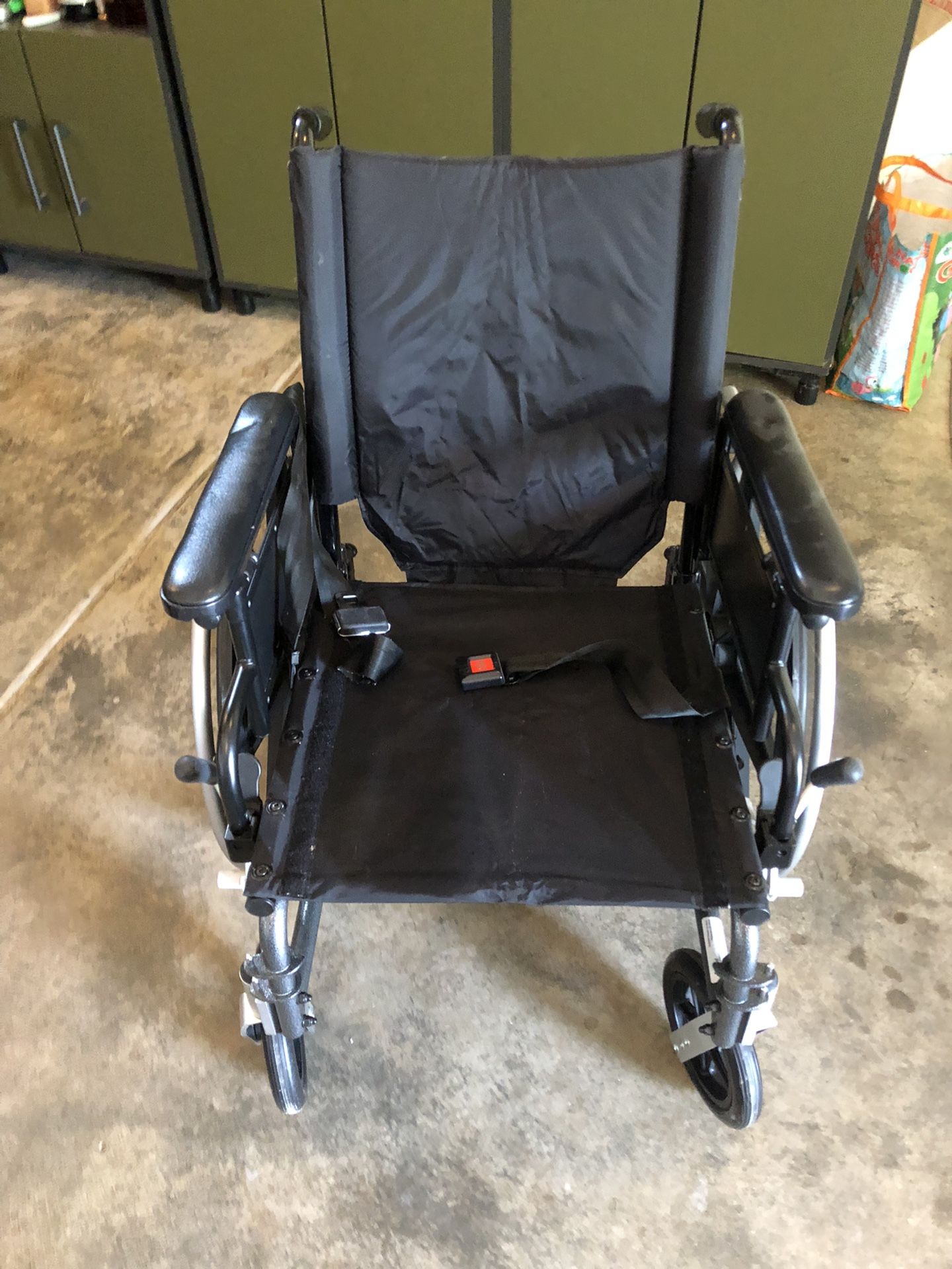 Beeezy ultra 4 Wheel Chair