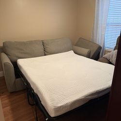 couch bed full size like new 