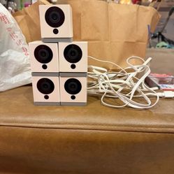 Wyze Cameras Indoor 5 Of Them With Wires 