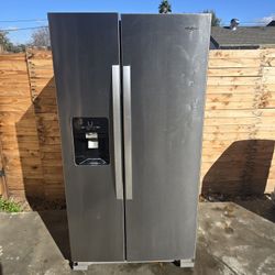 Whirlpool Refrigerator DELIVERY AVAILABLE 🚚