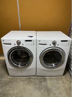 LG Washer & Dryer Set w/ Laundry Shelf