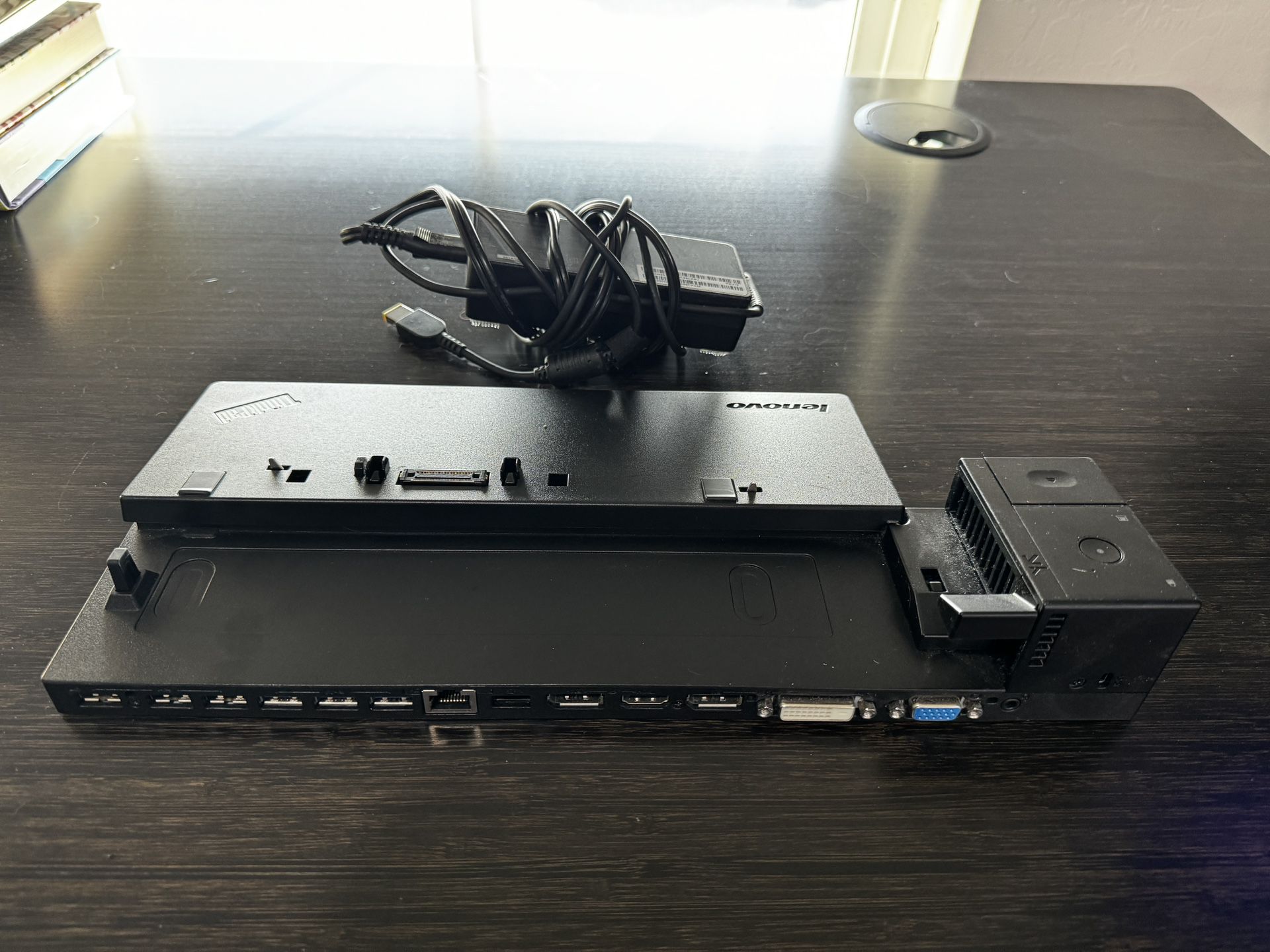 Lenovo Thinkpad Ultra Dock with AC Adapter - Type: 40A2