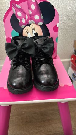 Bow Boots  ( Caters )