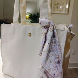Victoria's Secret
Floral-Embossed Tote Bag