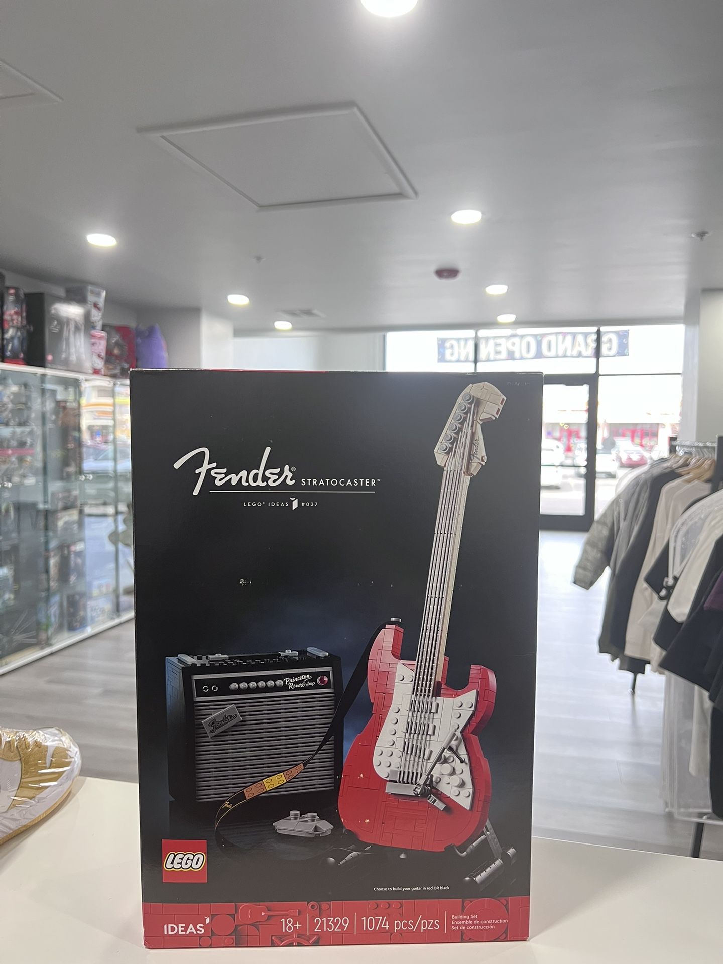 Brand new 21329 LEGO Ideas Fender Stratocaster