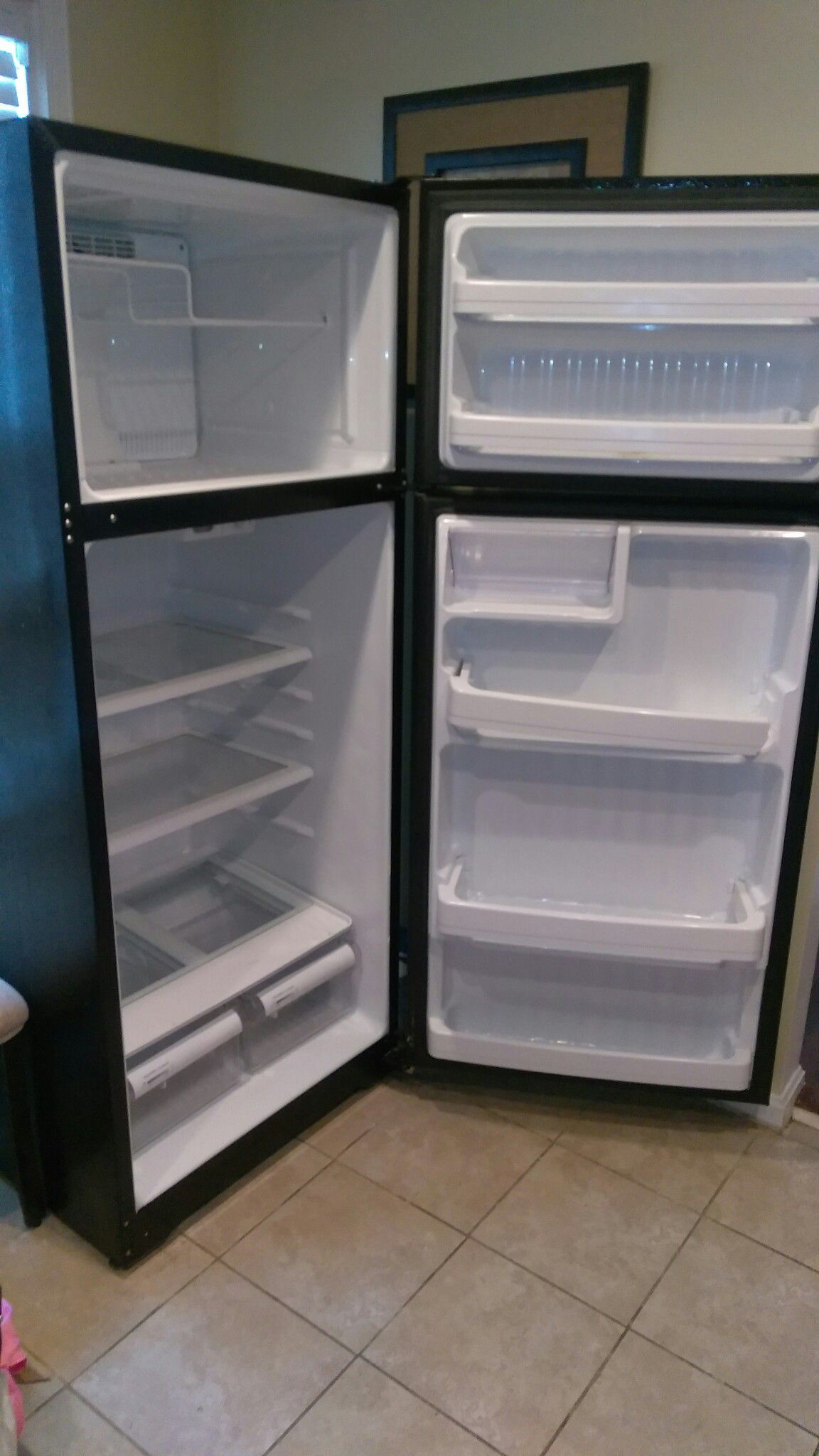 Ge top and bottom refrigerator. Excellent condition