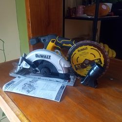 DeWalt.  20 v  brushless.  Circular. Saw.    6 1/2".  W blade.