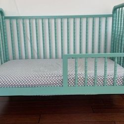 Brand New DaVinci 4n1 Crib Excellent Condition 