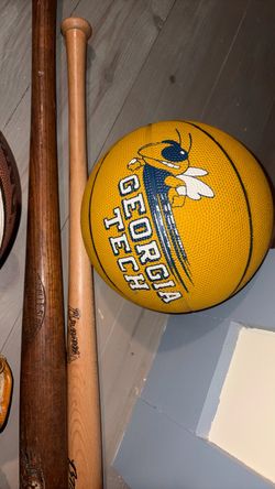 Vintage Georgia Tech Yellow Jackets Basketball