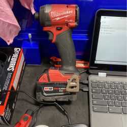 Milwaukee Fuel Brushless Impact Drill With M18 3.0 battery