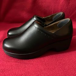 Women’s Shoes For Crews Size 5.5