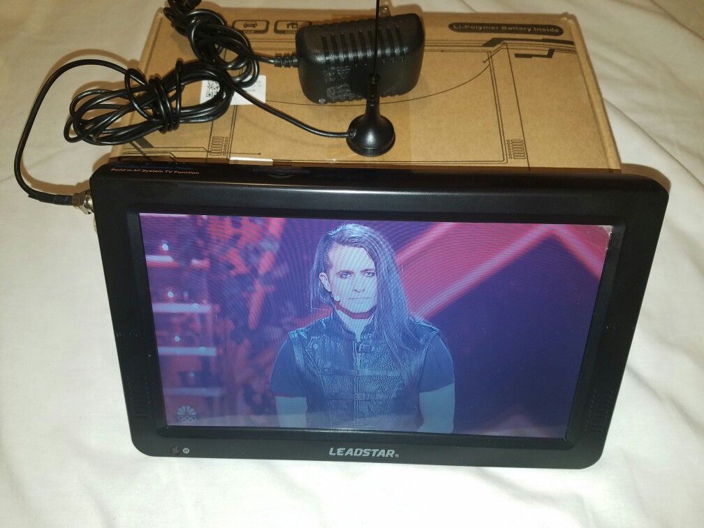 PORTABLE LCD TV.