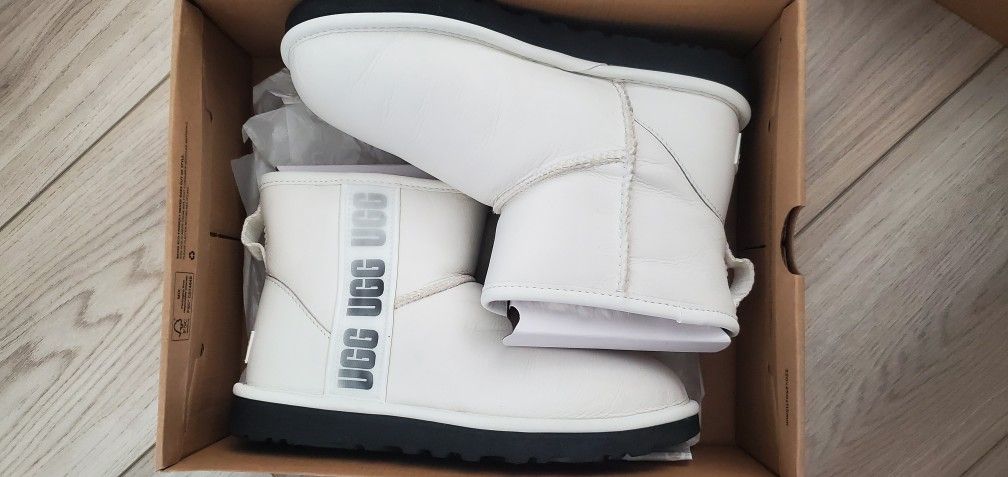 UGG Women's Classic Side Logo II New